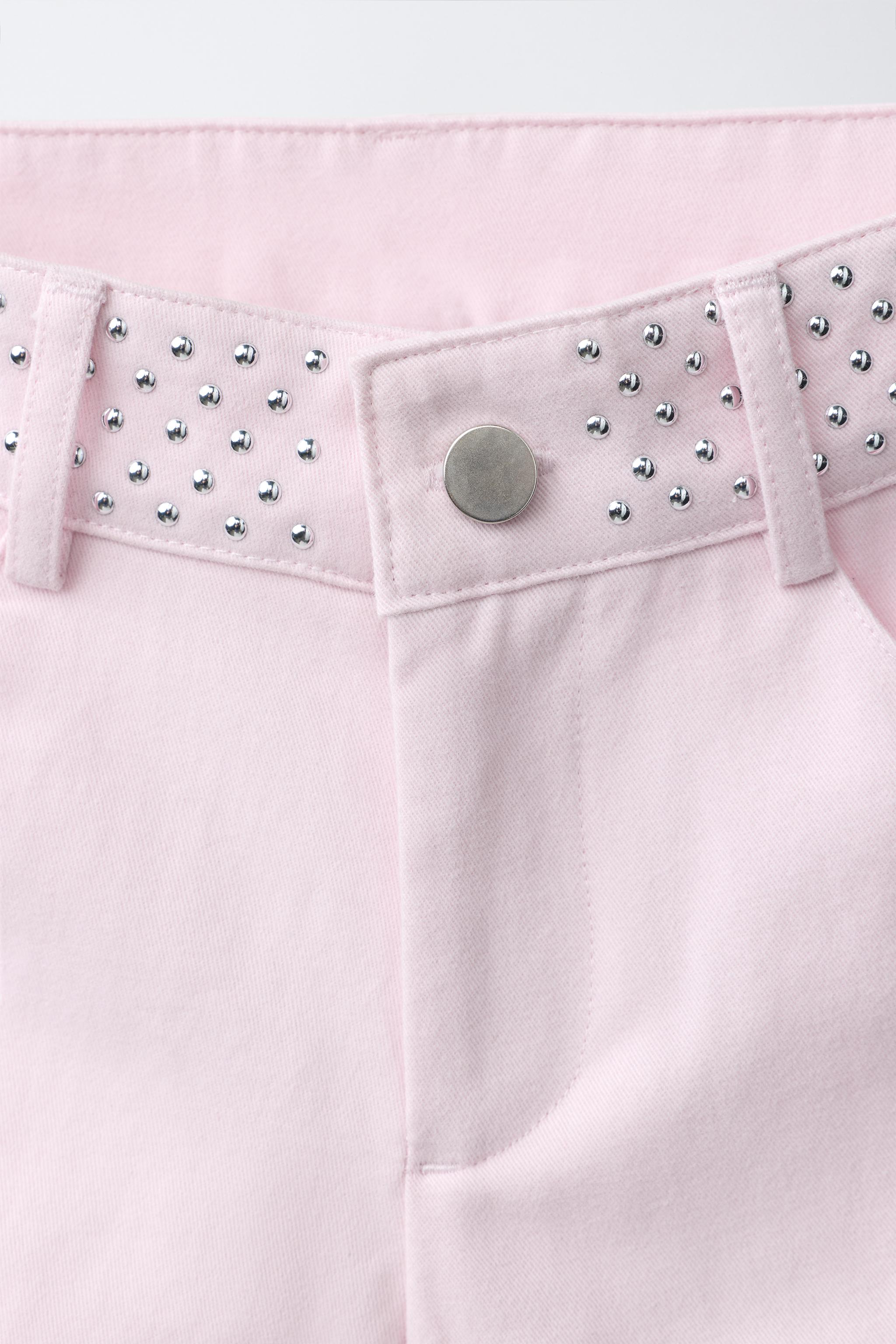 SHORT À DÉTAIL CLOUS ET ÉTOILES